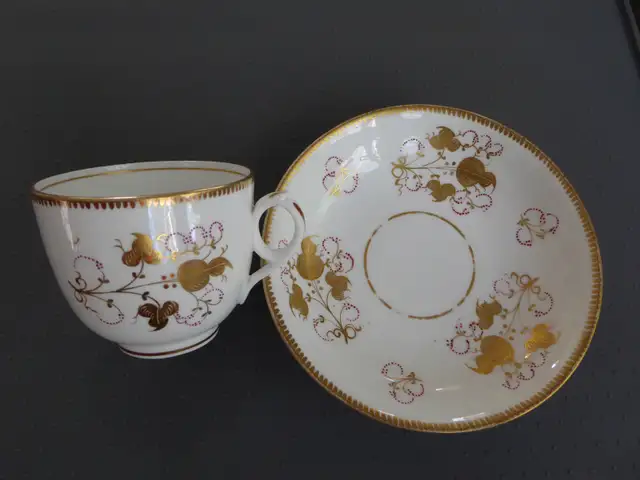 Fine Bone China teacups with saucers565173305748367361