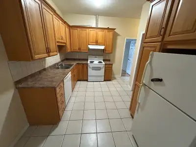 One-Bedroom Apartment for Rent Unfurnished one-bedroom apartment, with the possibility of being used...