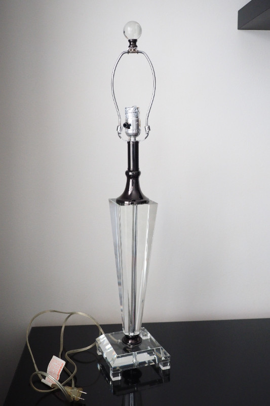 Lampe en verre massif et métal - lamp made of solid glass in Indoor Lighting & Fans in City of Montréal - Image 2