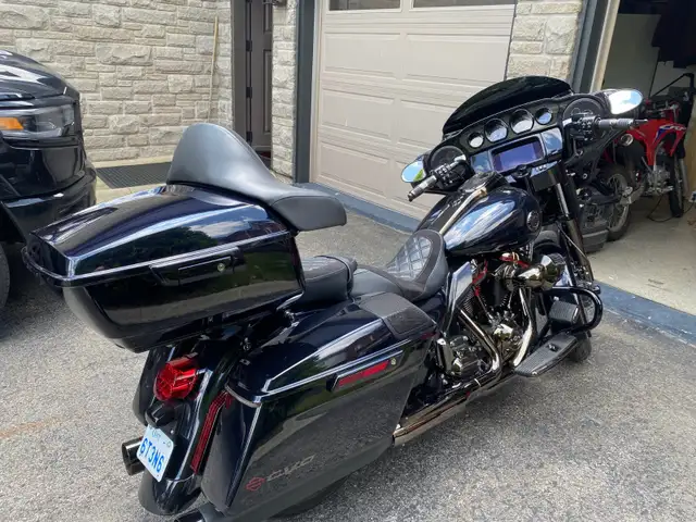 2022 Harley Davidson Street glide CVO in Sport Touring in Mississauga / Peel Region - Image 4