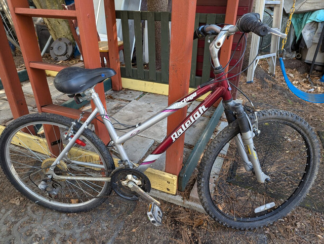 20" Sensor Boys' Raleigh Sensor bike. 18Speeds. Runs . in Road in Ottawa