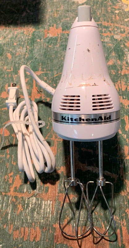 KitchenAid Classic 3 Hand Mixer in Processors, Blenders & Juicers in Strathcona County - Image 2