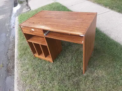 Free desk, View more