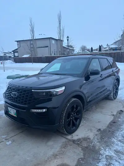 • 2023 Ford Explorer ST-Line • 61,200 km • Clean title • Showroom quality condition • Black exterior...