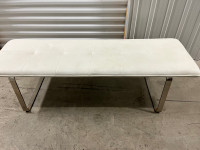 Banc de cuir blanc