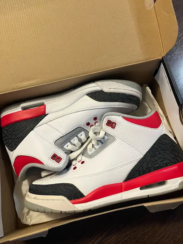 Jordan 3 Retro Fire Red 2013 in Men's Shoes in City of Toronto - Image 3