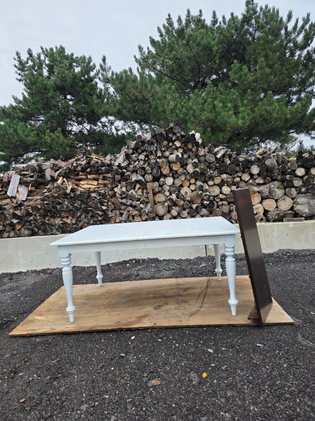 Solid Wood White Farmhouse Dining Table with Extension Leaf in Dining Tables & Sets in Mississauga / Peel Region - Image 3