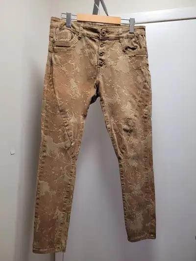 VINTAGE, LEXXURY BUTTON FLY JEANS, SIZE 12!!!, View more