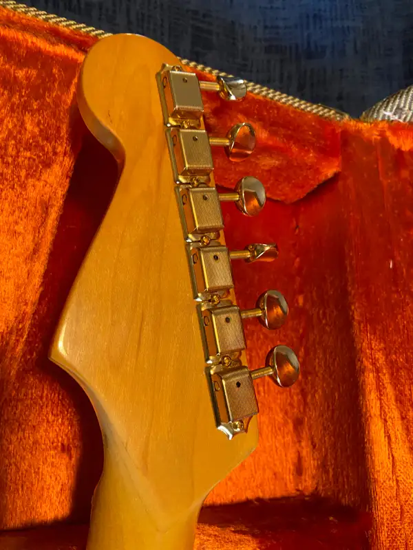 Fender 50th Anniversary American Vintage '57 Stratocaster in Guitars in Ottawa - Image 10