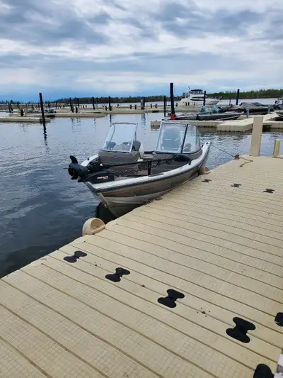 2005 Chrestliner boat, 16. 5', Aluminum, 4 stroke 75HP Suzuki motor starts and runs great 4 seats. H...