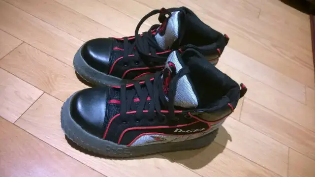 D-Gel® Tractor - Outdoor Broomball Shoes SIZE 9 US in Men's Shoes in Mississauga / Peel Region - Image 9