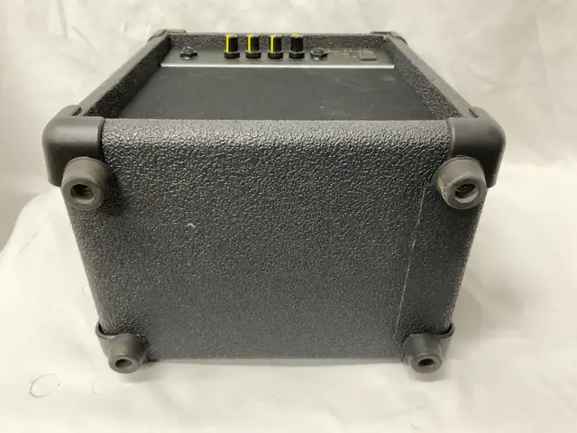 DEAN MARKLEY ENTRY LEVEL AMP in Amps & Pedals in North Bay - Image 6