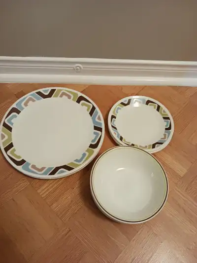 vintage CORELLE - 4 PLATES/4 BOWLS/ 4 small PLATES, View more