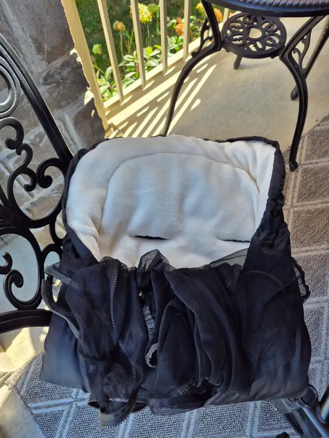 Uppababy Vista Stroller Set in Strollers, Carriers & Car Seats in Mississauga / Peel Region - Image 6