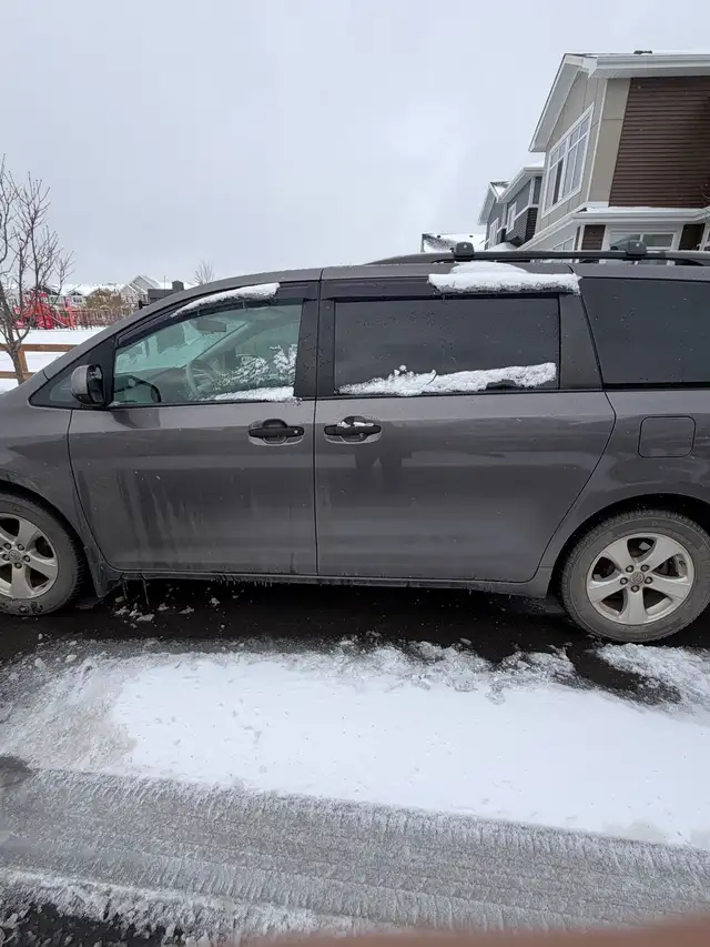 2013 Sienna LE 606394252547205123