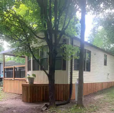 Get ready for cottage season!! Escape to the Kawarthas 40 ft x14 XL park model cottager 1 Bedroom wi...