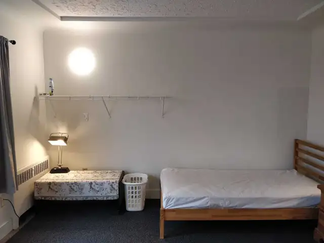 Spacious Private Room Including Utilities, W/D in bldg in Room Rentals & Roommates in Vancouver - Image 6