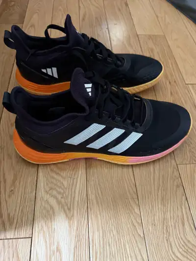 I'm selling a pair of men’s Adidas Adizero Ubersonic 4 tennis shoes in men's size 11. These shoes ar...