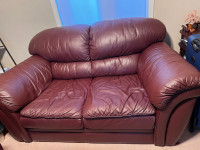 Leon’s 3 piece leather sofa set 