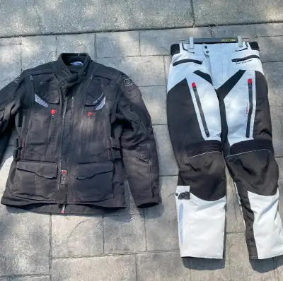 Mens Octane Radiator Adventure motorcycle jacket size large. Asking $100.00 Mens Octane Adventure mo...