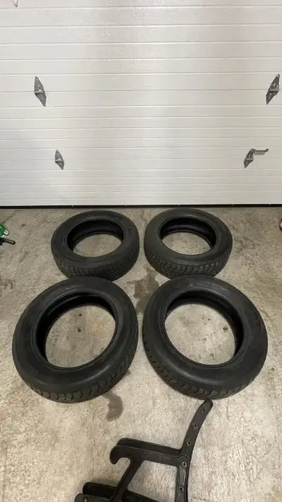 Selling a full set of BF Goodrich Winter T/A Winter Tires. Here are the specs: Size: 235 60 R18 103T...