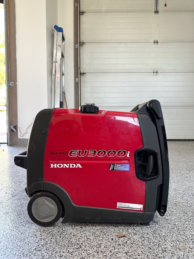 HONDA EU3000i 3000 Watt Gas Quiet Inverter/Generator Power Tools