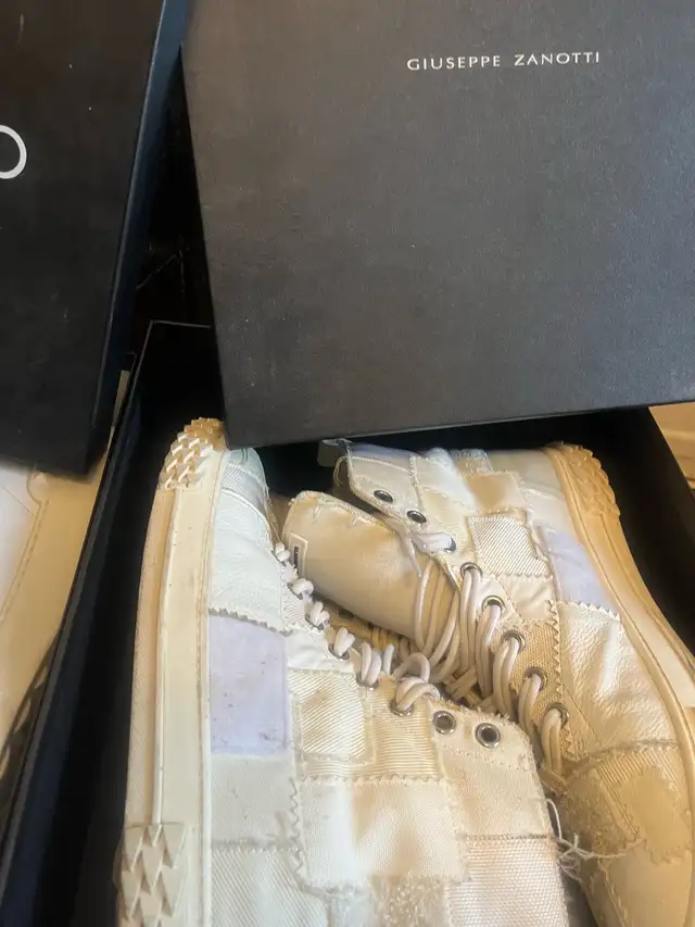 MEN'S DESIGNER GARAGE SALE, BURBERRY, GIUSEPPE, VALENTINO in Men's Shoes in City of Toronto - Image 7