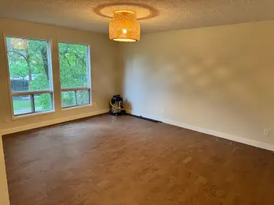 3 BR MAIN FLOOR DUPLEX FOR RENT – INGLEWOOD / GLENORA AREA – AVAILABLE IMMEDIATELY Pet Free! Please...