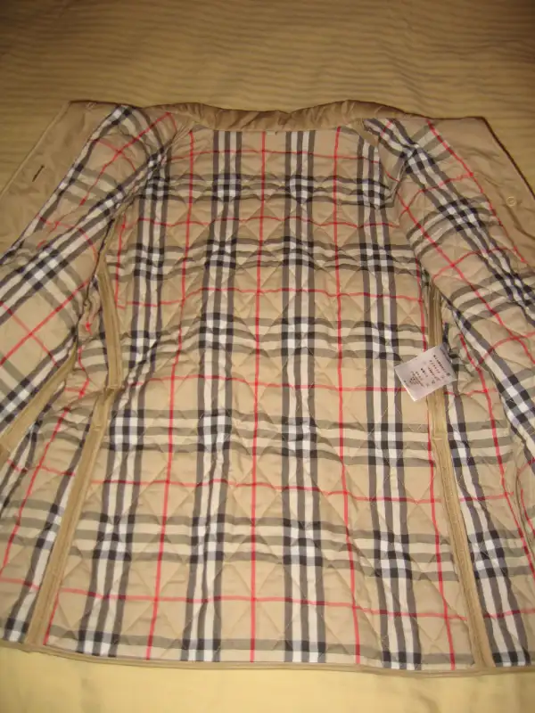 Women's Burberry Quilted Jacket in Women's - Tops & Outerwear in City of Toronto - Image 9