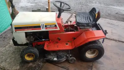 tondeuse yardworks Columbia mtd craftsman mastercraft, etc. 38 pouces à vendre pour pièces. Bonne tr...