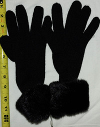 Women's / Ladies Winter Gloves & Scarfs (all folded in half)