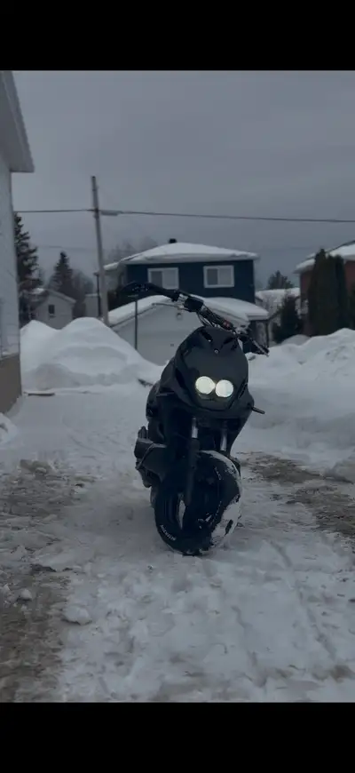 Je vends mon Pgo Pmx Naked 70cc Stage 6, une machine personnalisée conçue pour la performance et le...