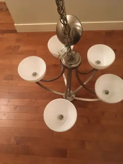 5 Light Hanging Chandler in Excellent condition comes with everything you need to install it. $30