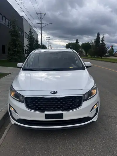 2019 Kia Sedona fully loaded  excellent condition low km 122000