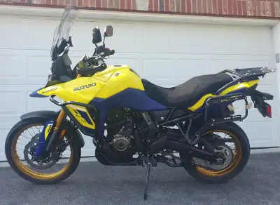 2024 just under 5000 km, never dropped, no accidents. Suzuki center stand, National Cycle adjustable...