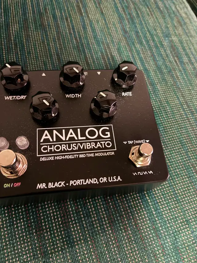 Mr. Black Analog Chorus/Vibrato Deluxe in Amps & Pedals in City of Toronto - Image 2