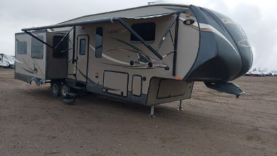 Beautiful, well kept couples trailer. Leather couches. Large fridge. In great shape!