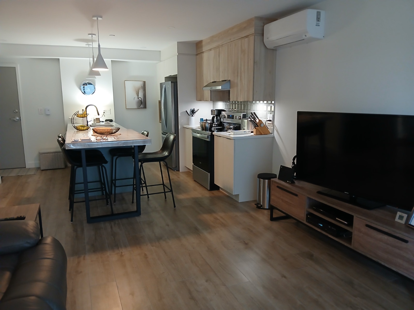 Magnifique 3 1/2 neuf à sous louer pour 1e Septembre — photo 2