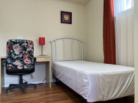 Furnished Room near Ambrose University 20+ min LRT direct to Dow