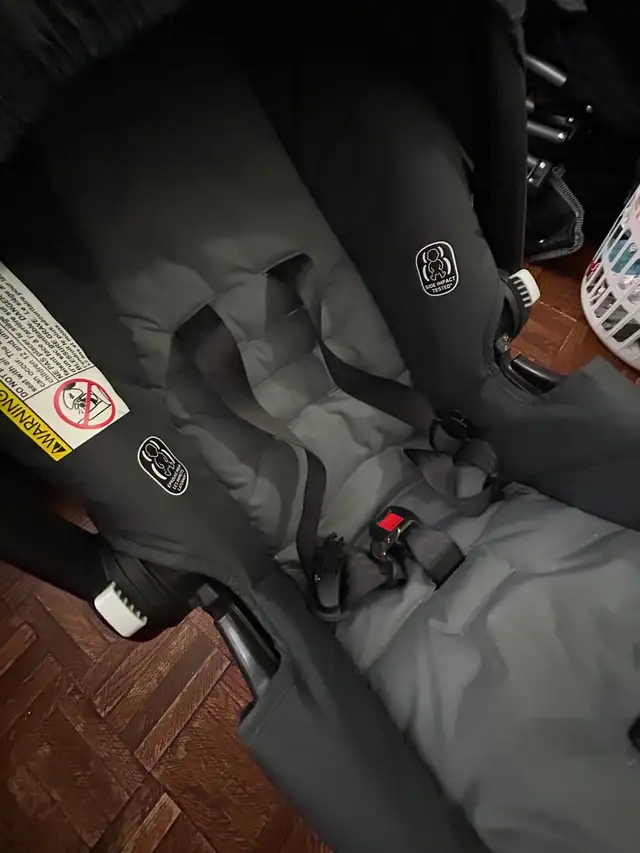 Graco Snugride 30 click connect Infant Car seat for Sale in Strollers, Carriers & Car Seats in Mississauga / Peel Region - Image 3