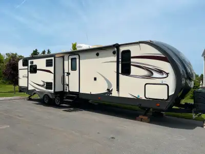 FOR SALE: 2018 Forest River Heritage Glen Lite 300BH – Spacious Bunkhouse, Sleeps 10! Ready for camp...