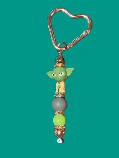 Porte-clés Perlé Artisanal – Baby Yoda – Édition Star Wars, View more
