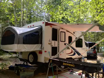 2010 passport hybrid trailer, everything works, new tires and wheel bearings 2021, new awning 2024,...
