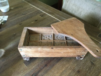 EARLY 8 PRINT MAPLE SUGAR OR BUTTER MOLD