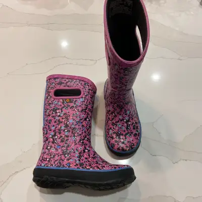 Excellent condition. These are rain boots/not winter boots. Pick up in south Etobicoke at Brown’s Li...