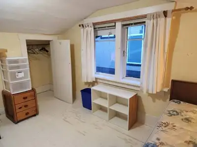 . VIEWING IS IN PERSON . Top floor bedroom. Flexible start date September 1st or October 1st . First...