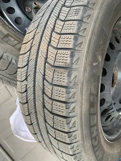 Winter tires 225/65R17-Nissan Rogue Rims set of 4 - fairly used manufacture date 022x which is the 2...