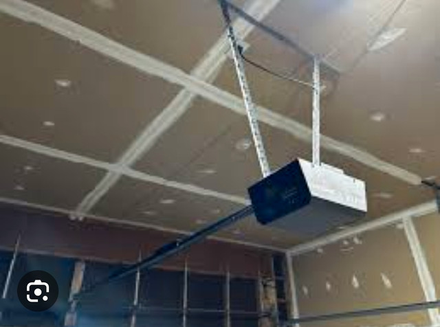 Garage door opener in Garage Doors & Openers in Kitchener / Waterloo