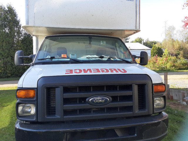 Camion cube16¯ avec Liftamere2009 dans Autos et camions  à Trois-Rivières