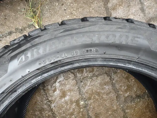 4 pneus hiver Bridgestone Blizzak 285-45R22 très bon état in Tires & Rims in Laval / North Shore - Image 6